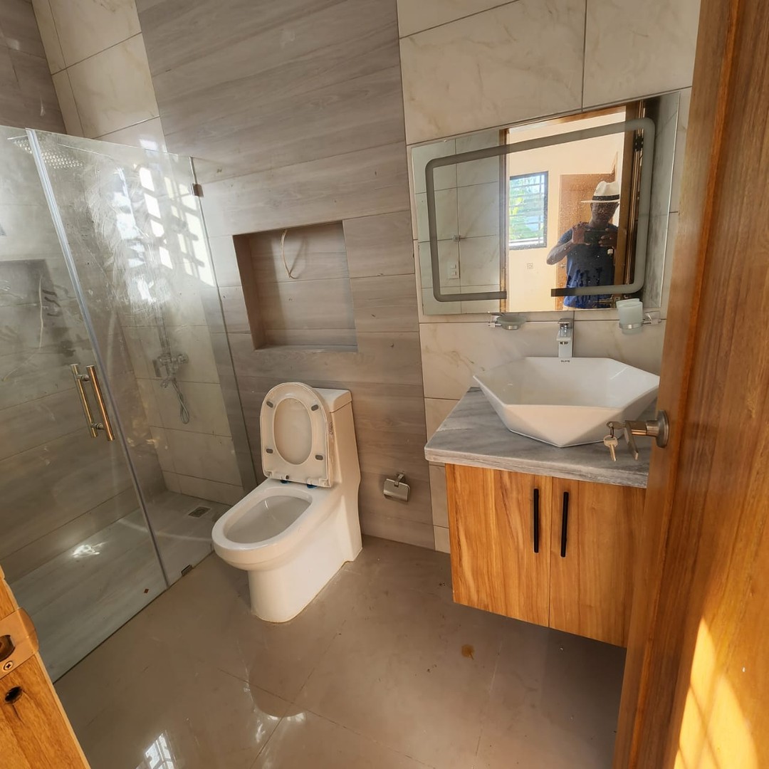 casas - Amplia Vivienda Recien Construida en Ave. 27 de Febrero  5