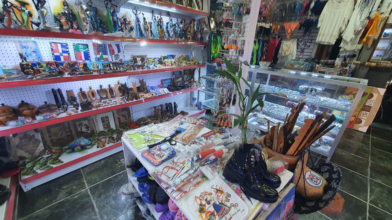 oficinas y locales comerciales - Local comercial en venta en Boca Chica 6