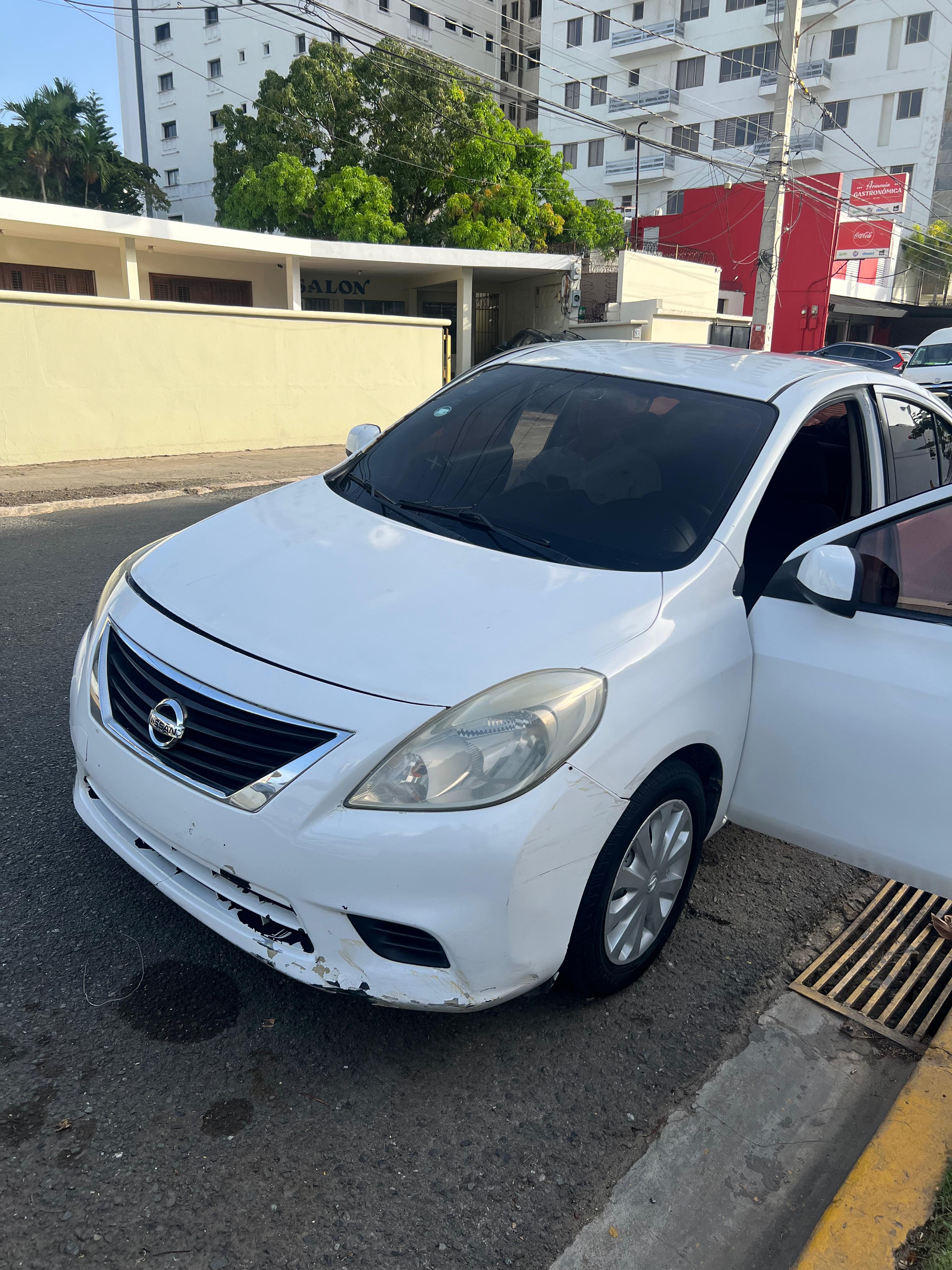 carros - Ninsan versa 3