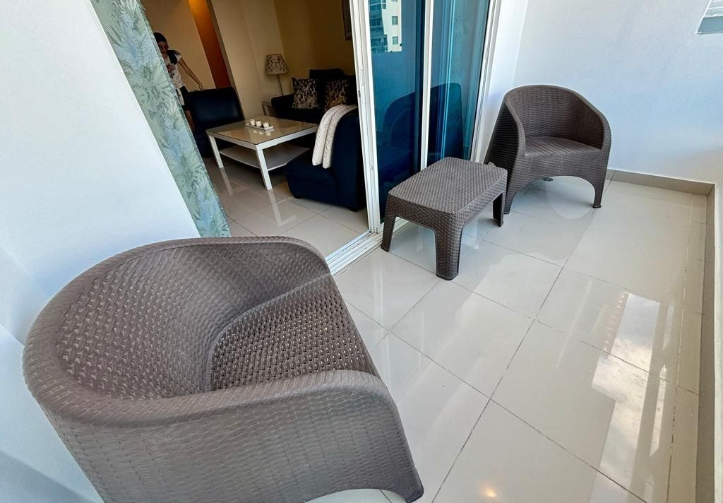 apartamentos - Evaristo Morales amueblado 2 habitaciones 2.5 banos 1 parqueo balcon  4