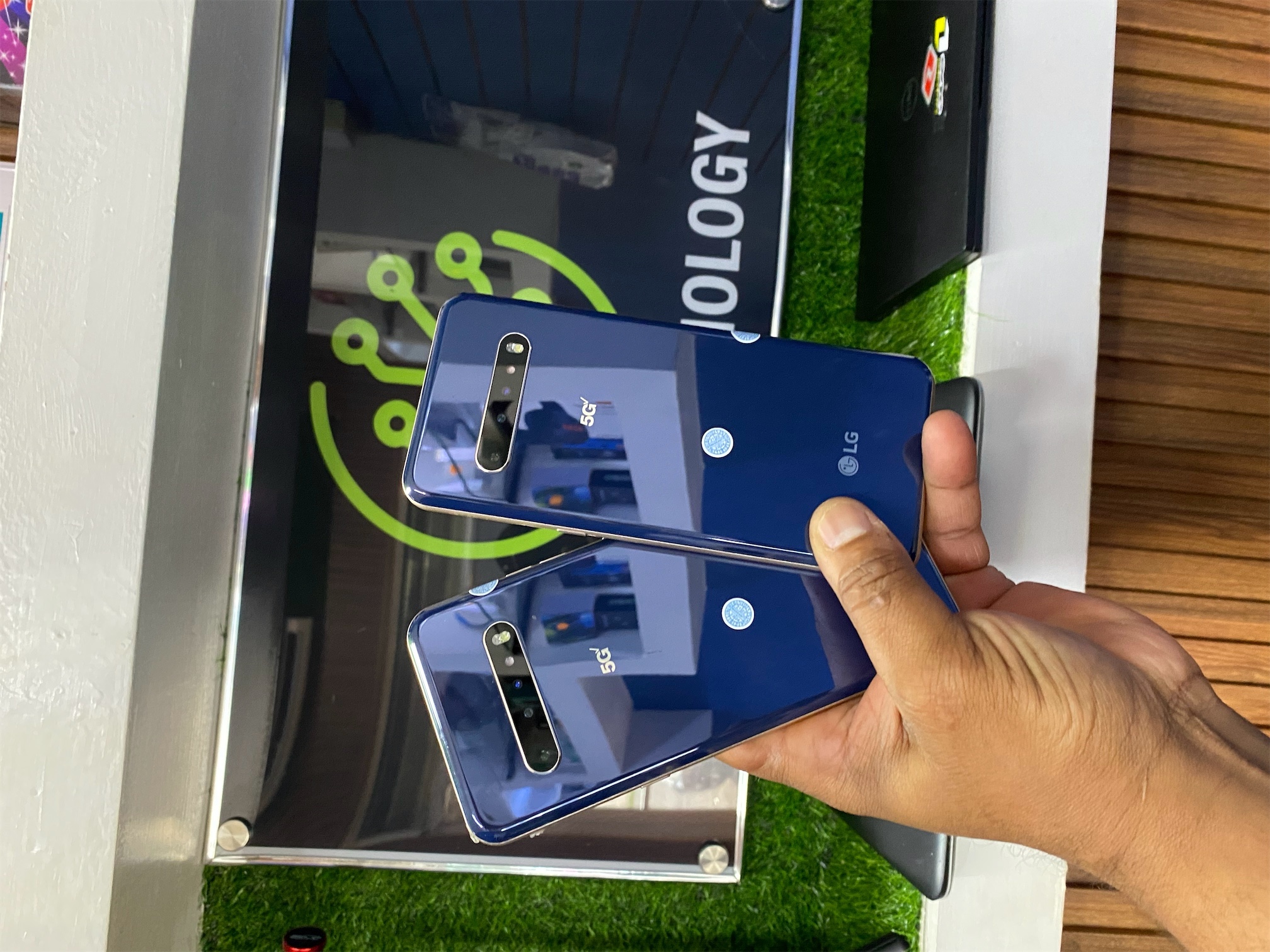 celulares y tabletas - LG V60 