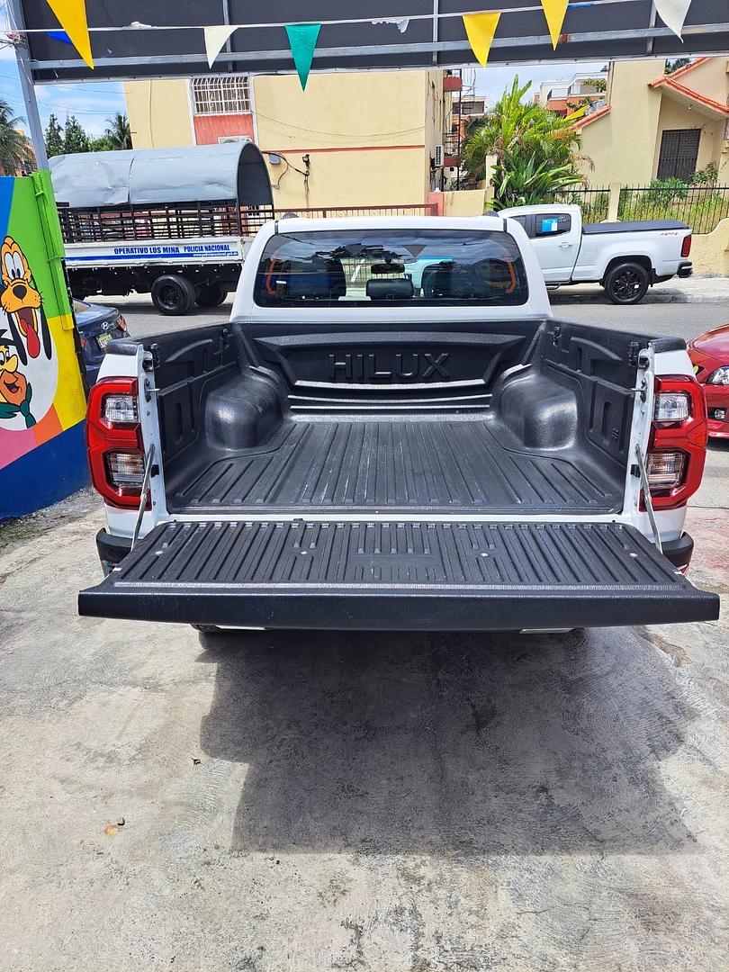 jeepetas y camionetas - Toyota Hilux full 2022 4