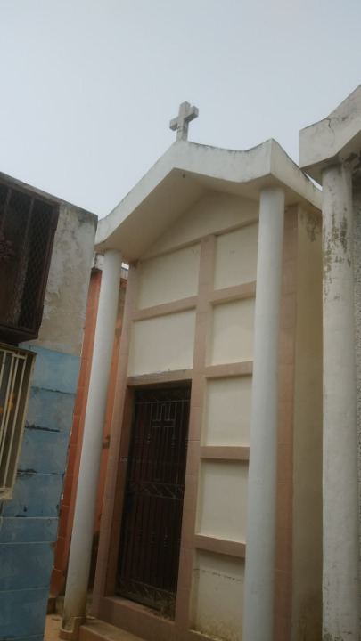 otros inmuebles - Bóveda funeraria familiar con capacidad 7 nichos 0
