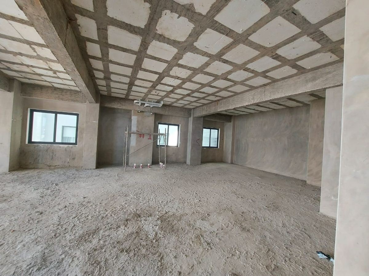 oficinas y locales comerciales - Alquilo Local 76  mts 3er   piso Torre Corporativa en Evaristo
 5