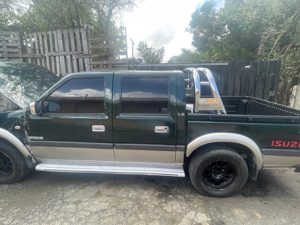 jeepetas y camionetas - Isuzu KB 2002 4x4, Excelentes condiciones 2