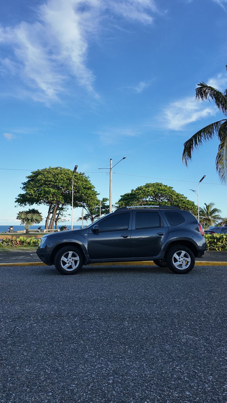 jeepetas y camionetas - Renault Duster 2015 automática en excelente estado 1