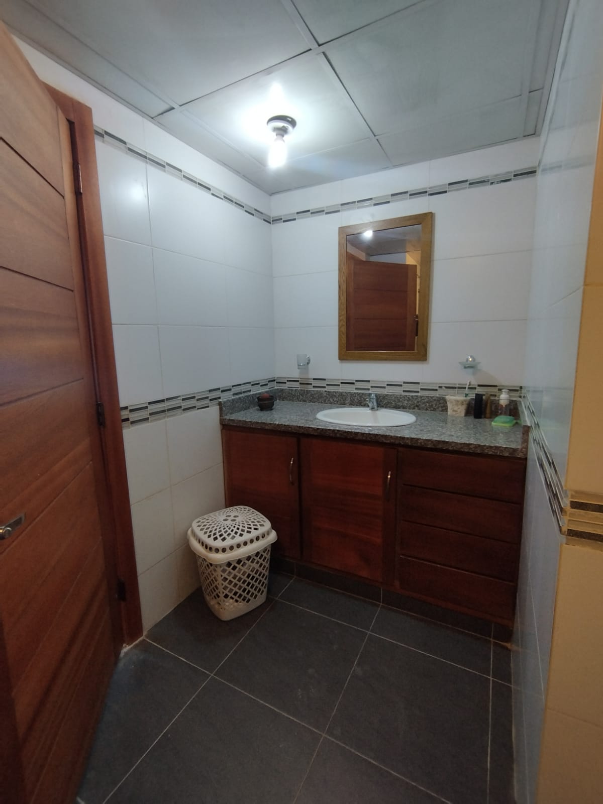 apartamentos - ¡Enriquillo Apartamento con Balcón en piso Alto! 8
