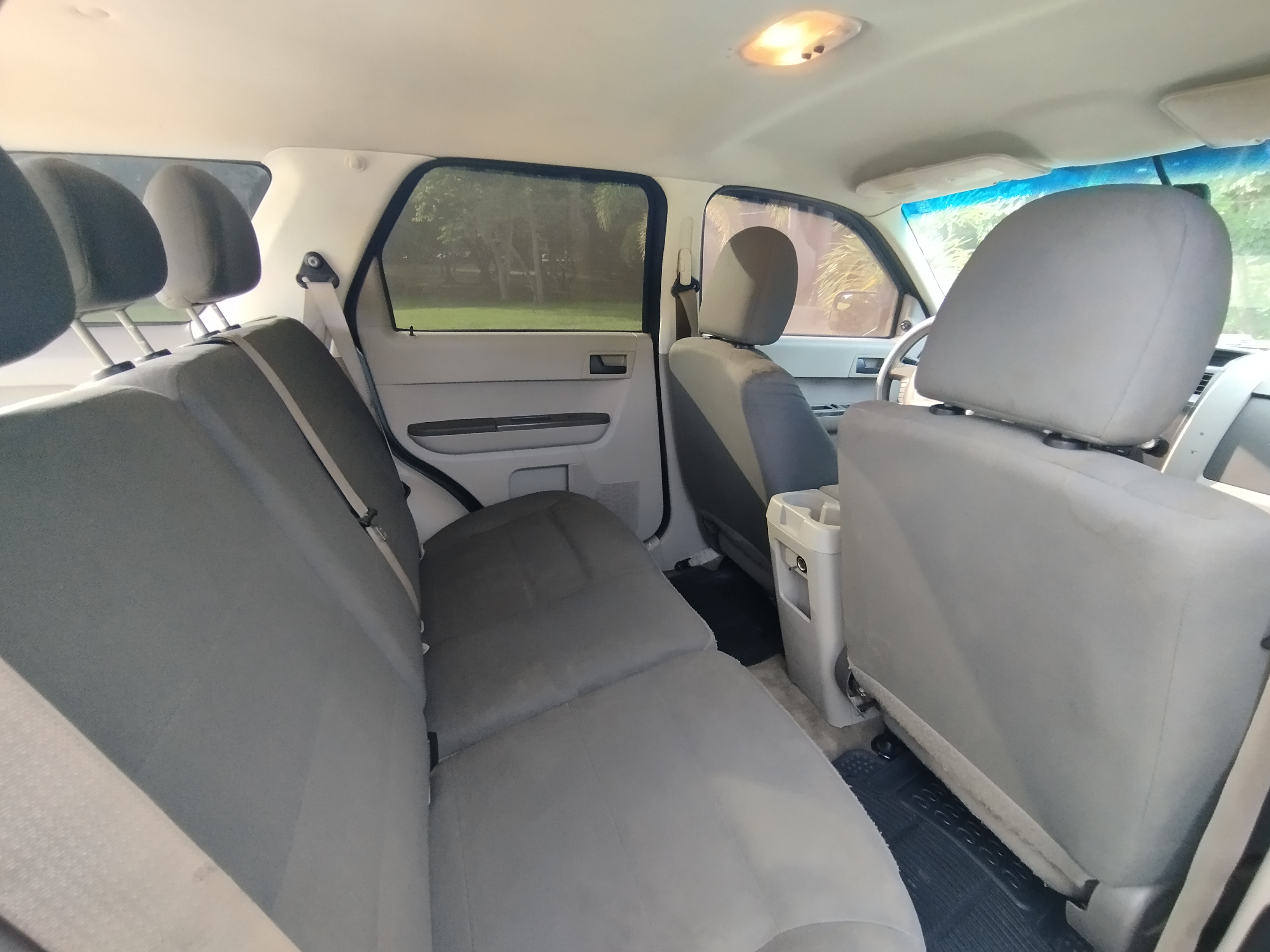 jeepetas y camionetas - 2011 Ford escape....97,500 millas (solo 2 dueños) 2
