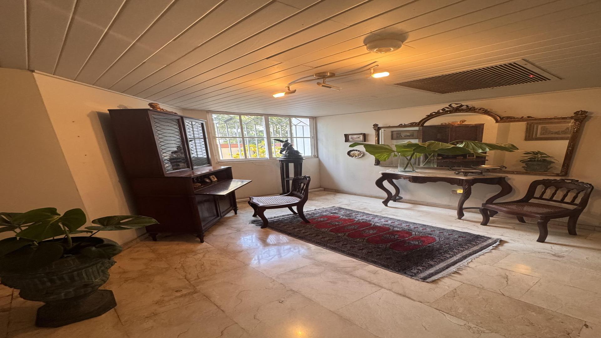 apartamentos - En venta Amplio Segundo piso con hermosa terraza 1