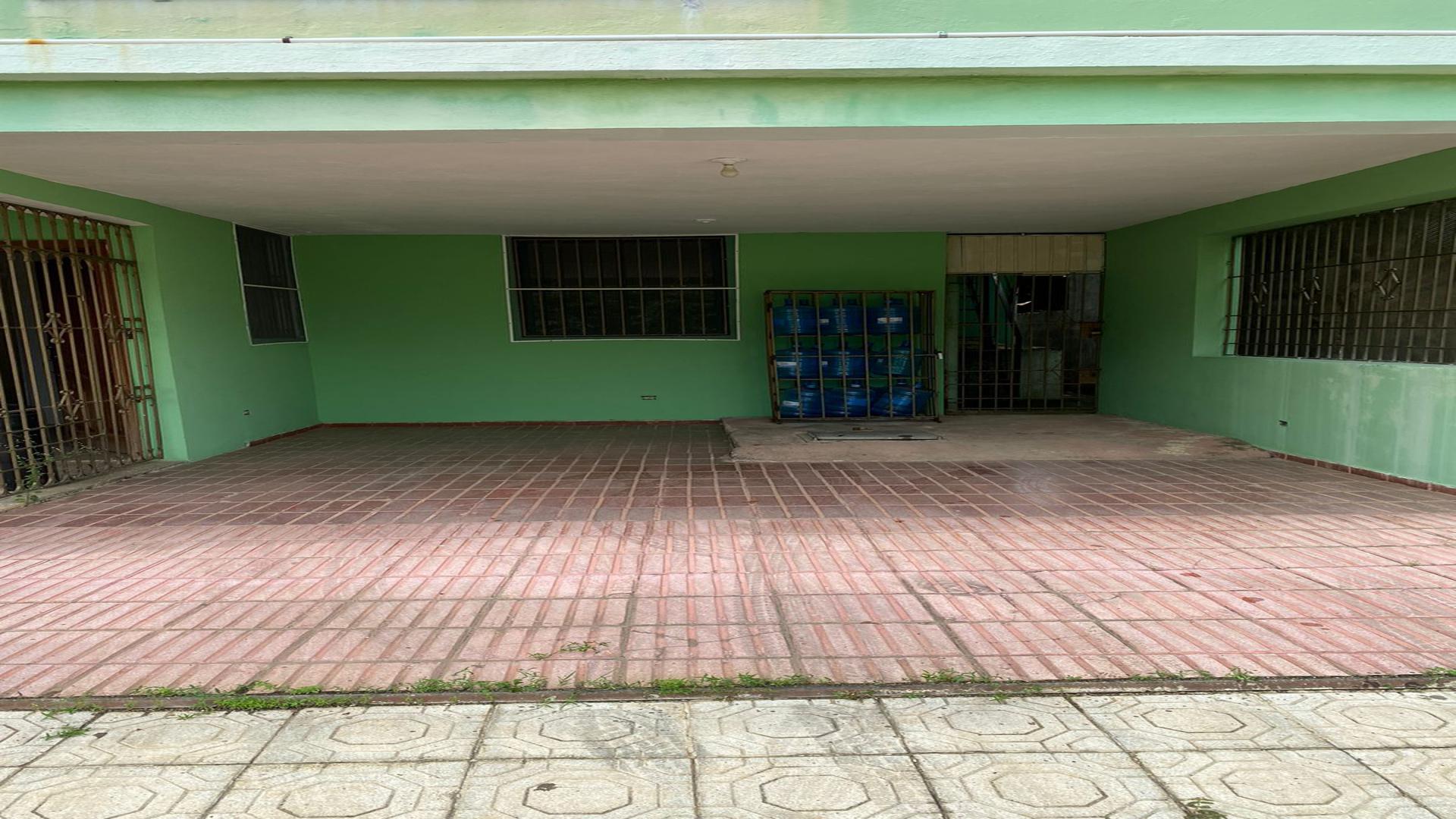 casas - Casa en venta en Urbanizacion Carolina 2