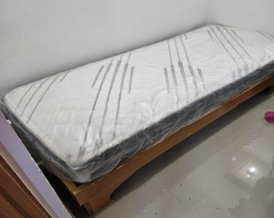 muebles y colchones - Cama Twin single cuarto del servicio c/colchón