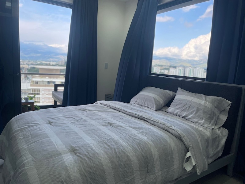 apartamentos - Apartamento en piso alto de venta en La Esmeralda 5