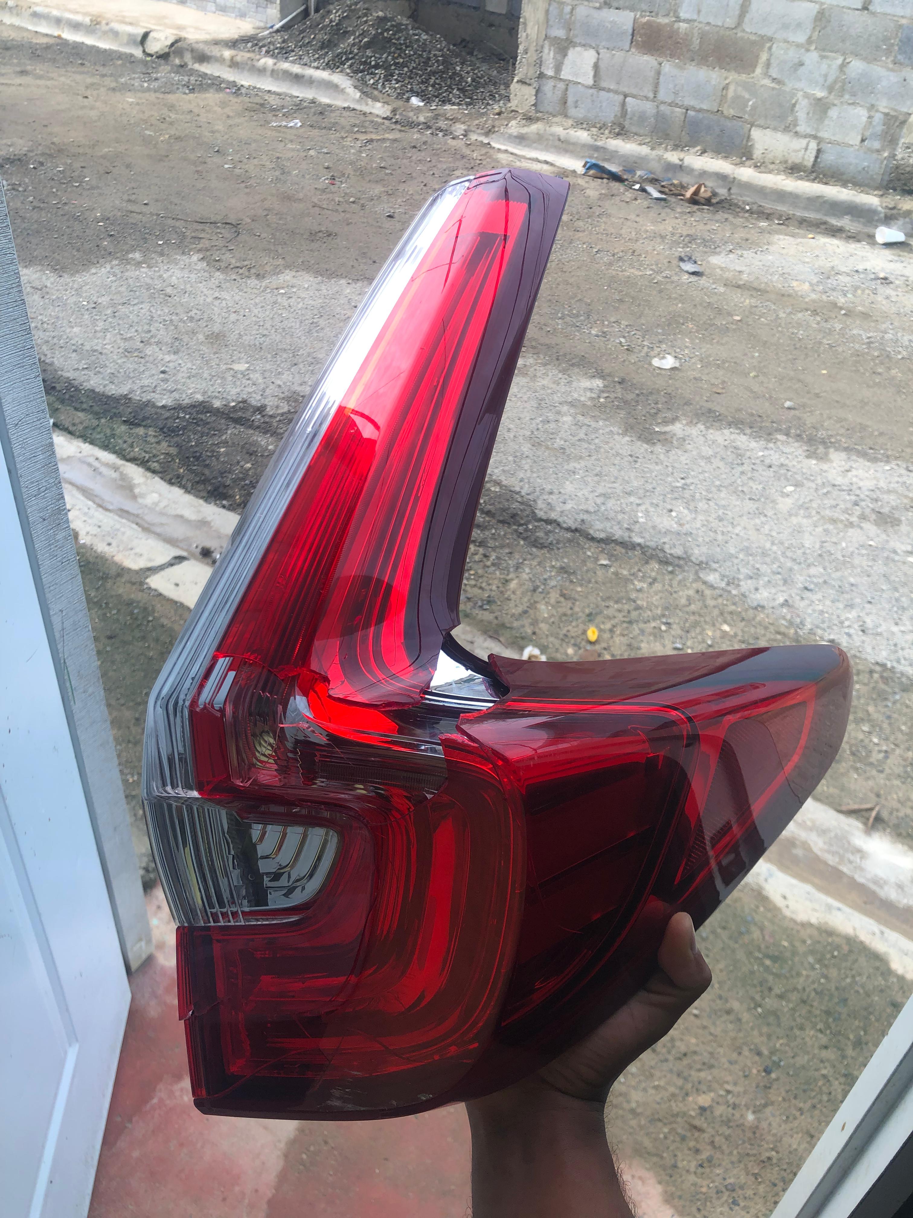 accesorios para vehiculos - vendo una pantalla de crv original 4mil negociable esta nueva un poquito rota  1