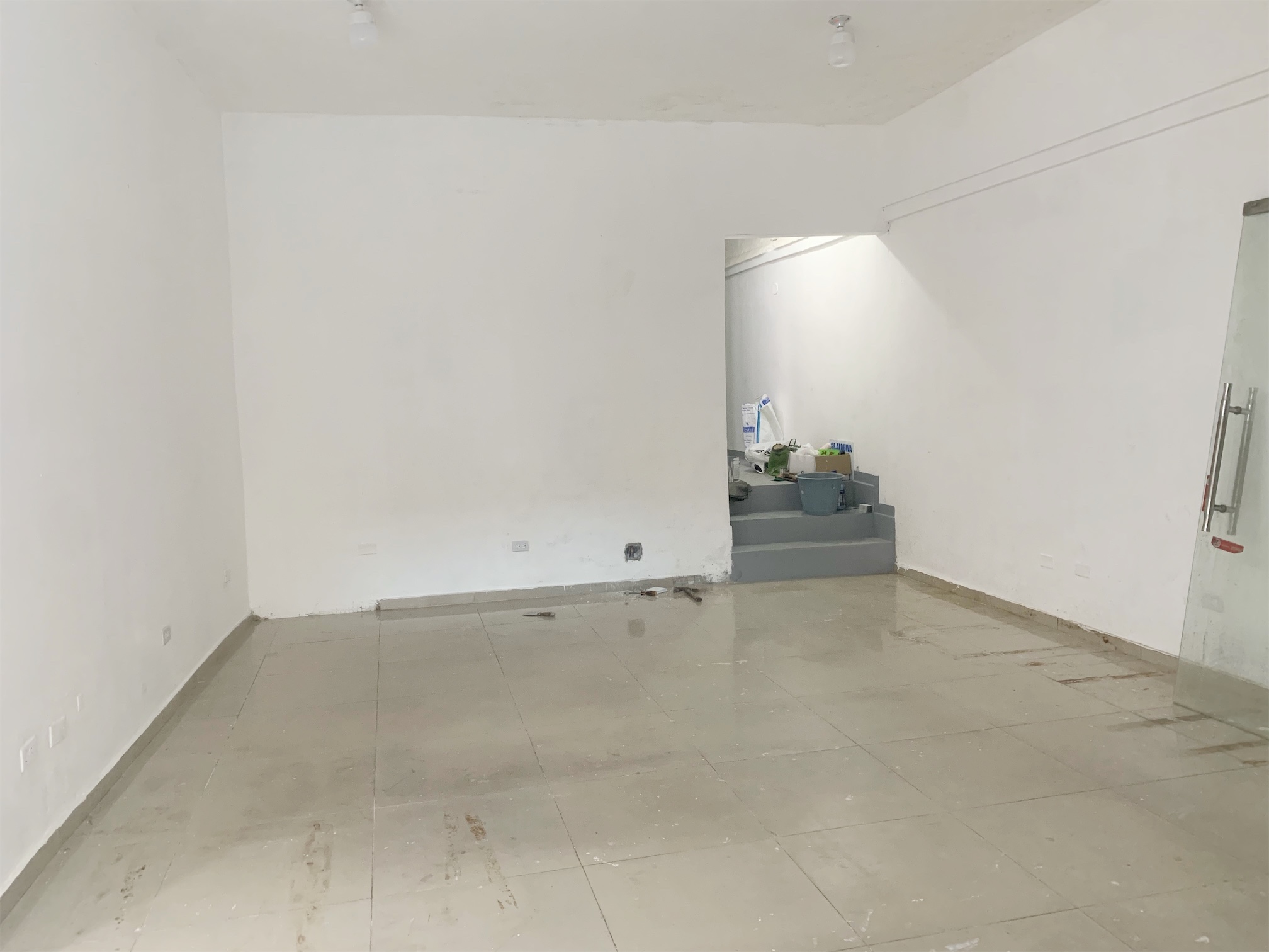 oficinas y locales comerciales - Local en bella vista primer nivel 4