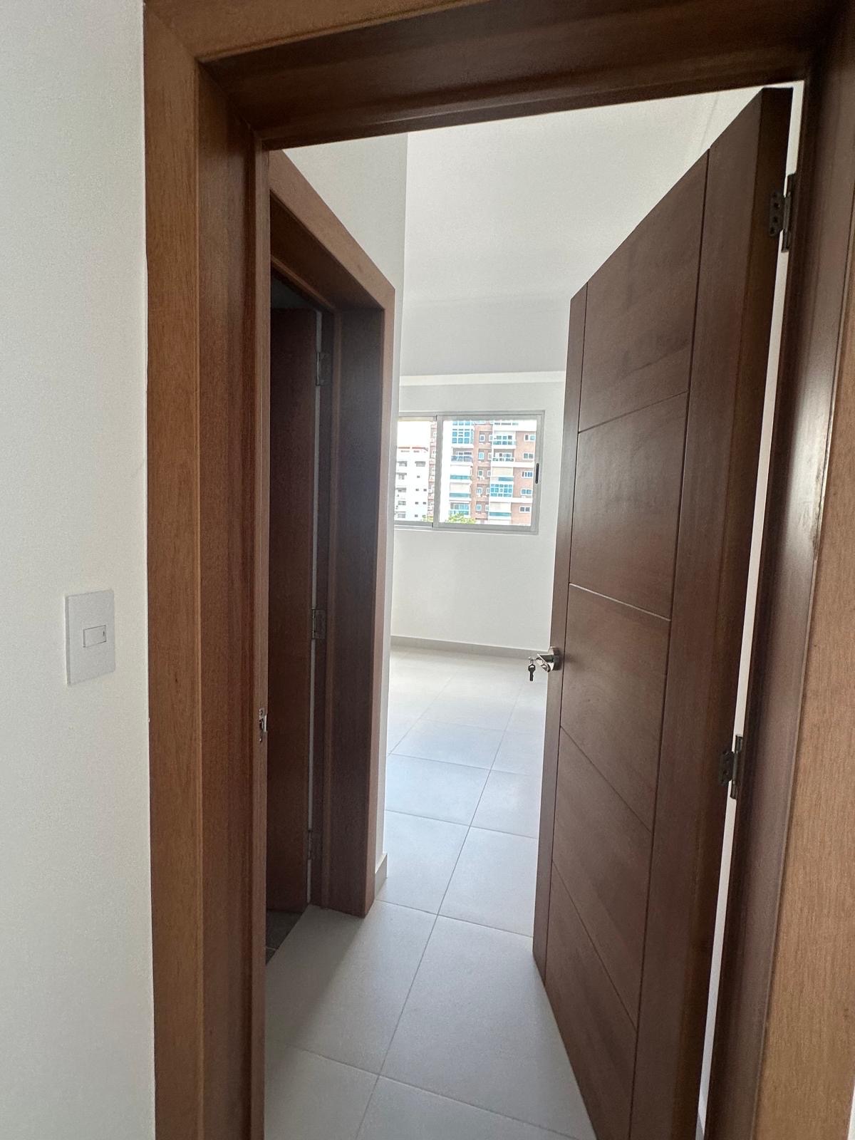 apartamentos - Alquiler Torre Nueva, en Bella Vista. 3