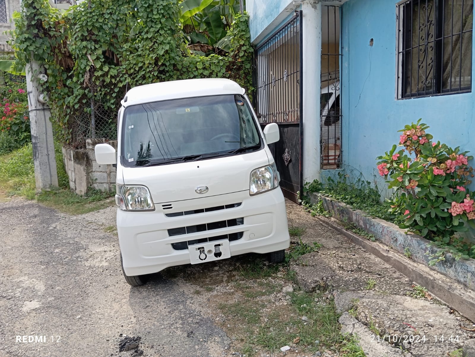 otros vehiculos - Venta de minibus dahiatsun 2018 mecanica como nuev 2
