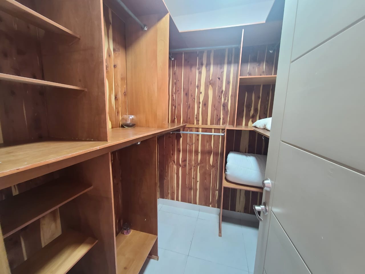 penthouses - VENDO Amplio Penthouse 7mo Piso En Bella Vista
CODIGO: PD141 8