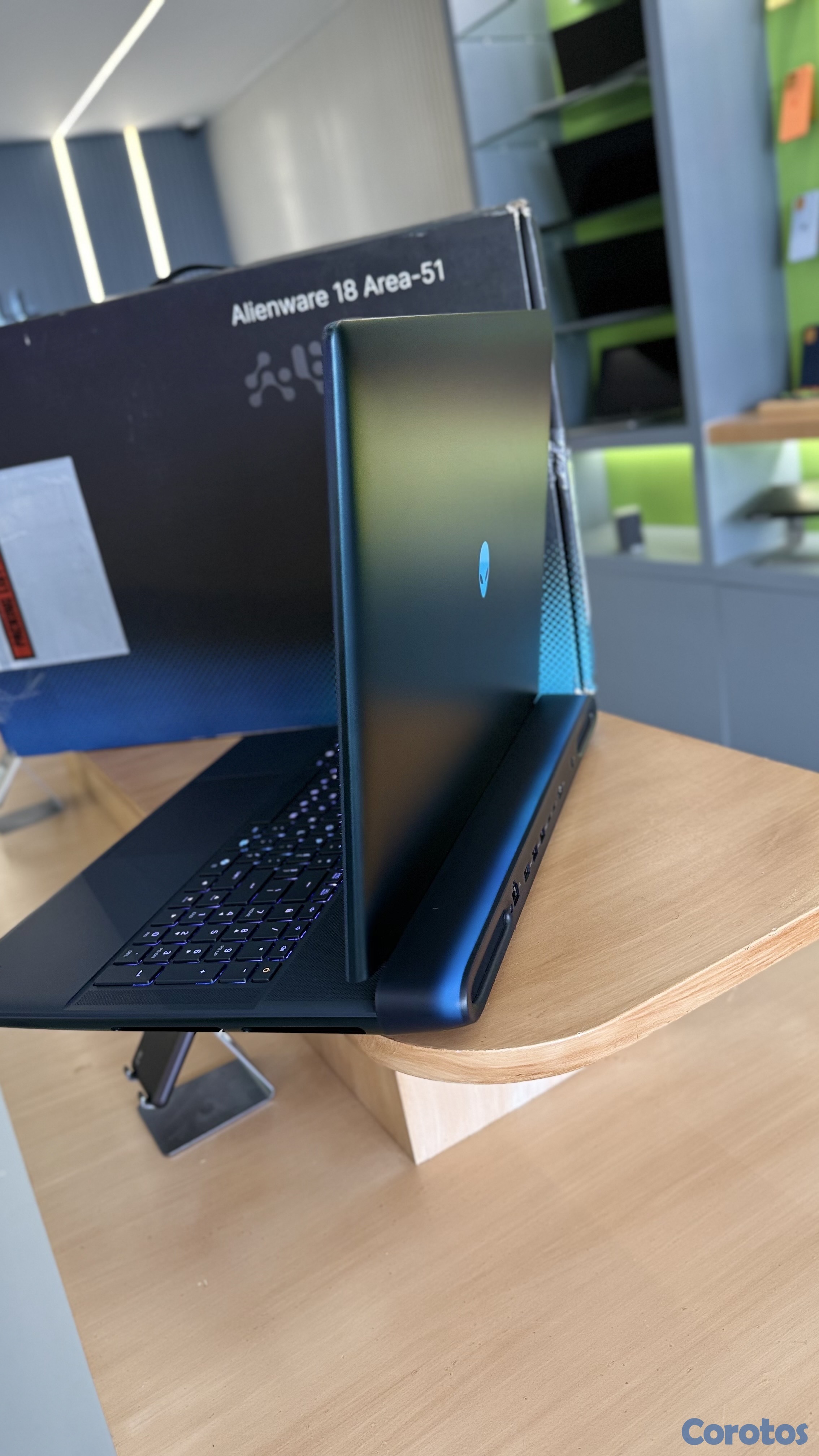 computadoras y laptops - Laptop Alienware 18 Area 51 Rtx5090 Intel core ultra 9 64 gb de ram 2tb ssd  4