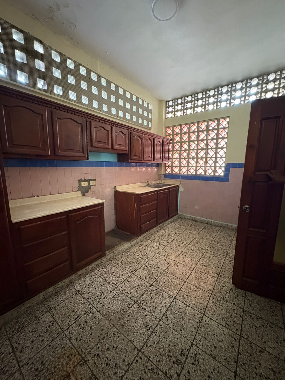 casas - Alquiler de local o casa en gazcue ! 1