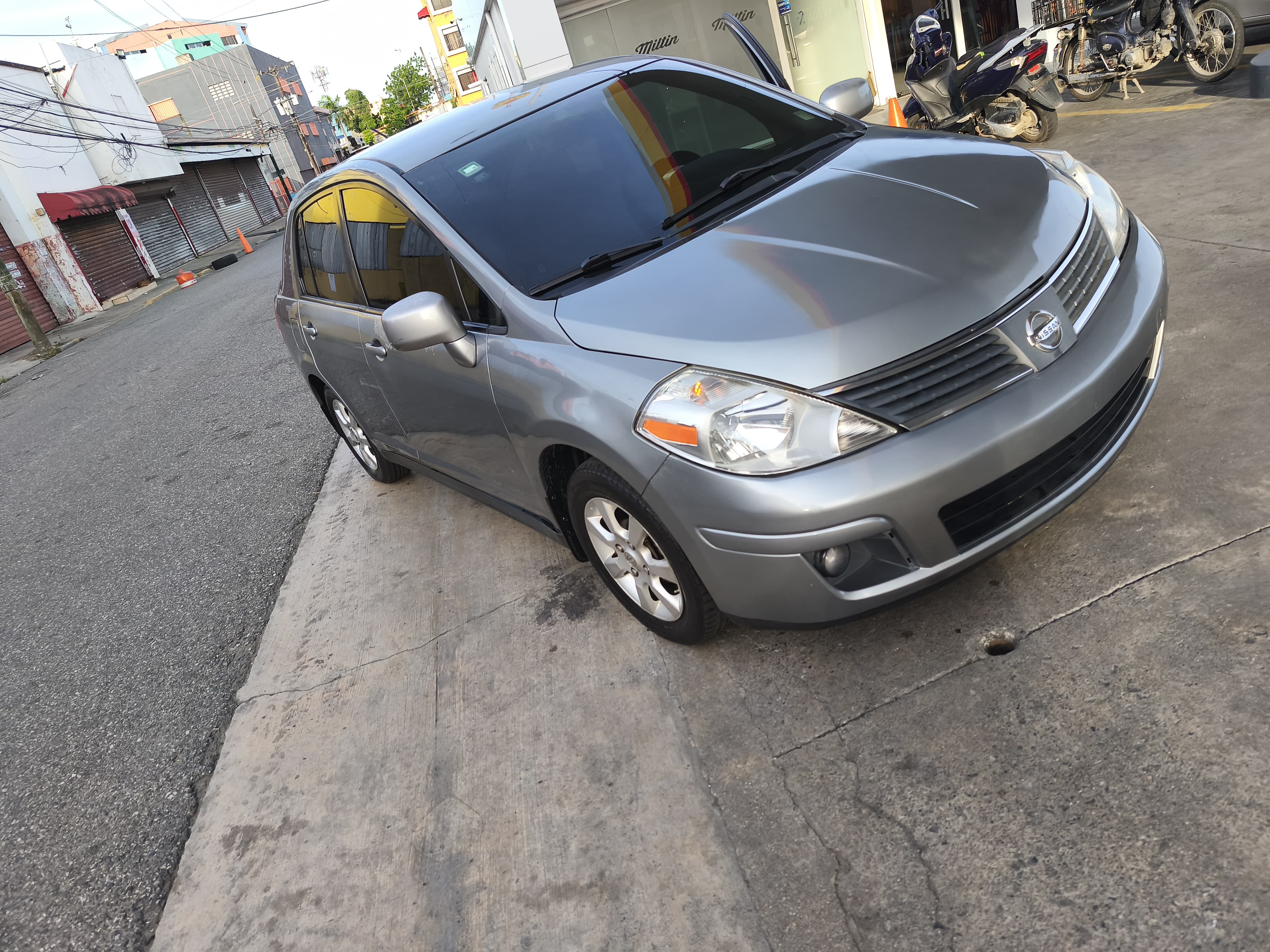carros - Nissan Versa 2009 - Americano 0