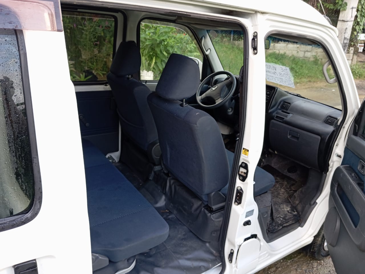 otros vehiculos - Venta de minibus dahiatsun 2018 mecanica como nuev 3