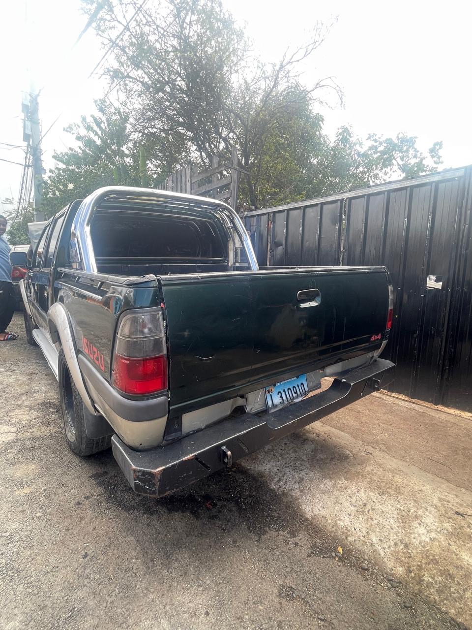 jeepetas y camionetas - Isuzu KB 2002 4x4, Excelentes condiciones 4