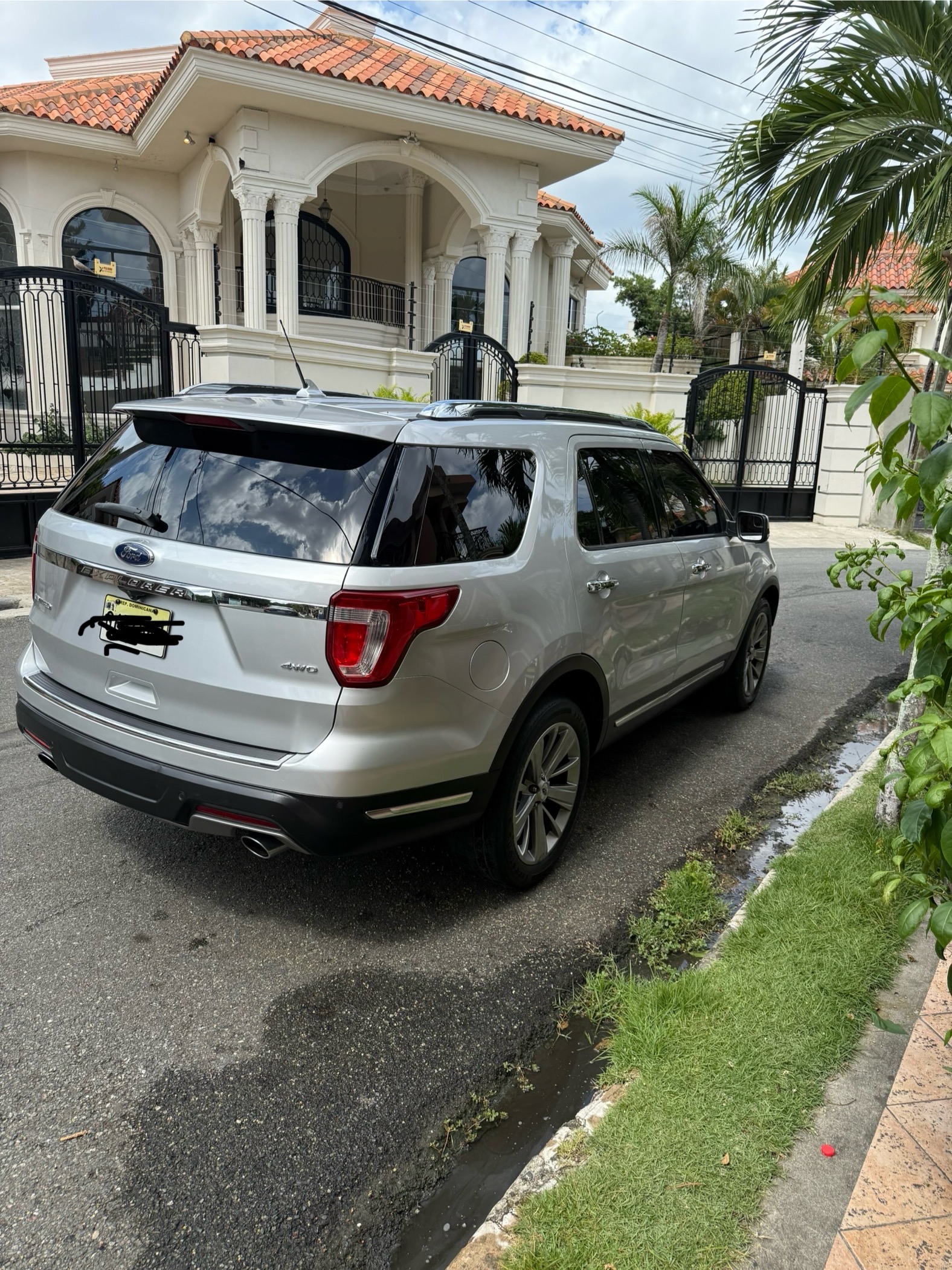 jeepetas y camionetas - Ford Explorer 2018, Limited, 4x4, Panorámica,  Clean Carfax, 3 filas de asientos 2
