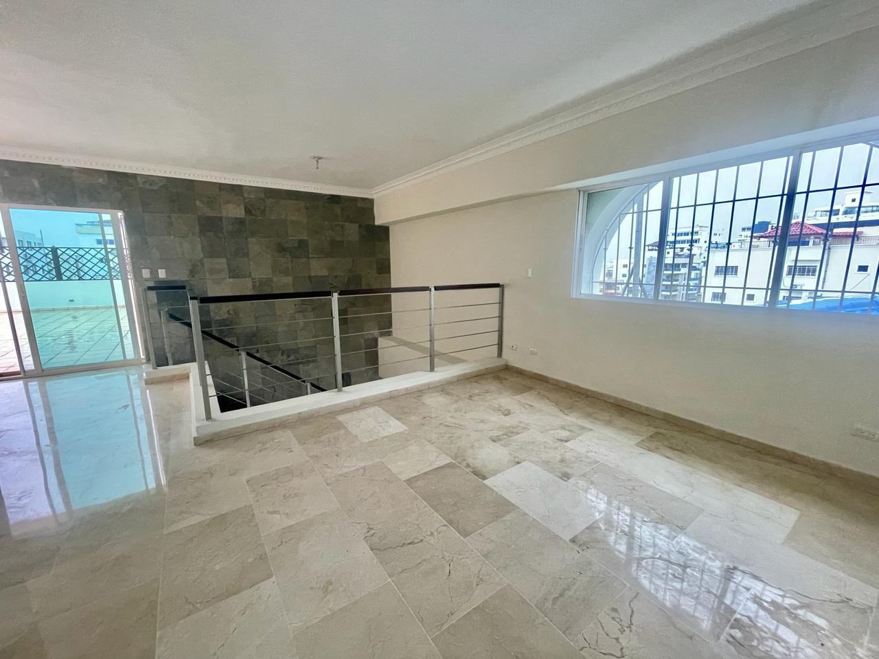 apartamentos - Se vende Penthouse en Urb Real

325mts
 4 Hab
4.5 Baños
3 Parq
 U$$ 330,000 6