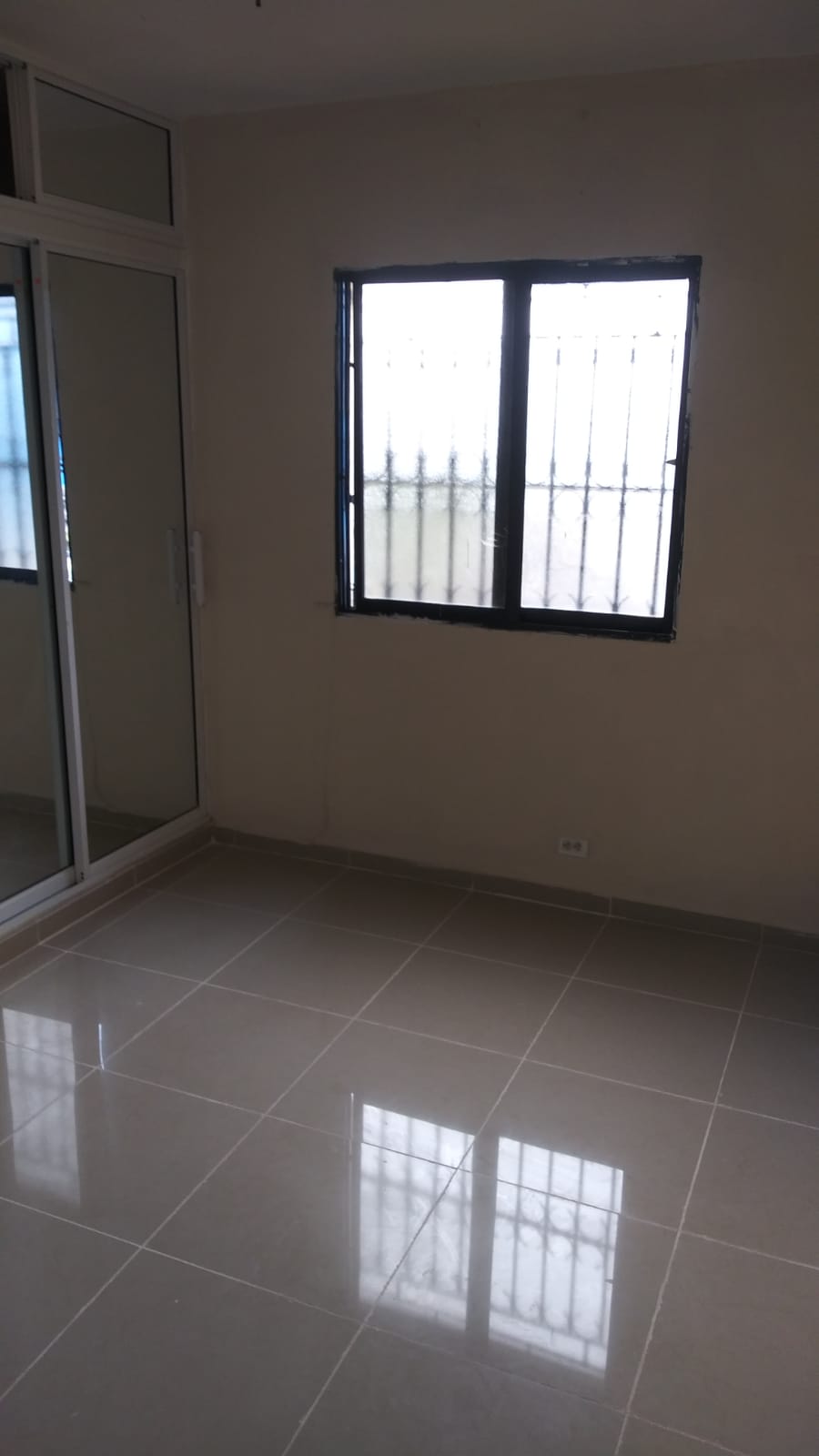 apartamentos - APTO EN ALQUILER , AV CHARLES DE GAULLE. 4