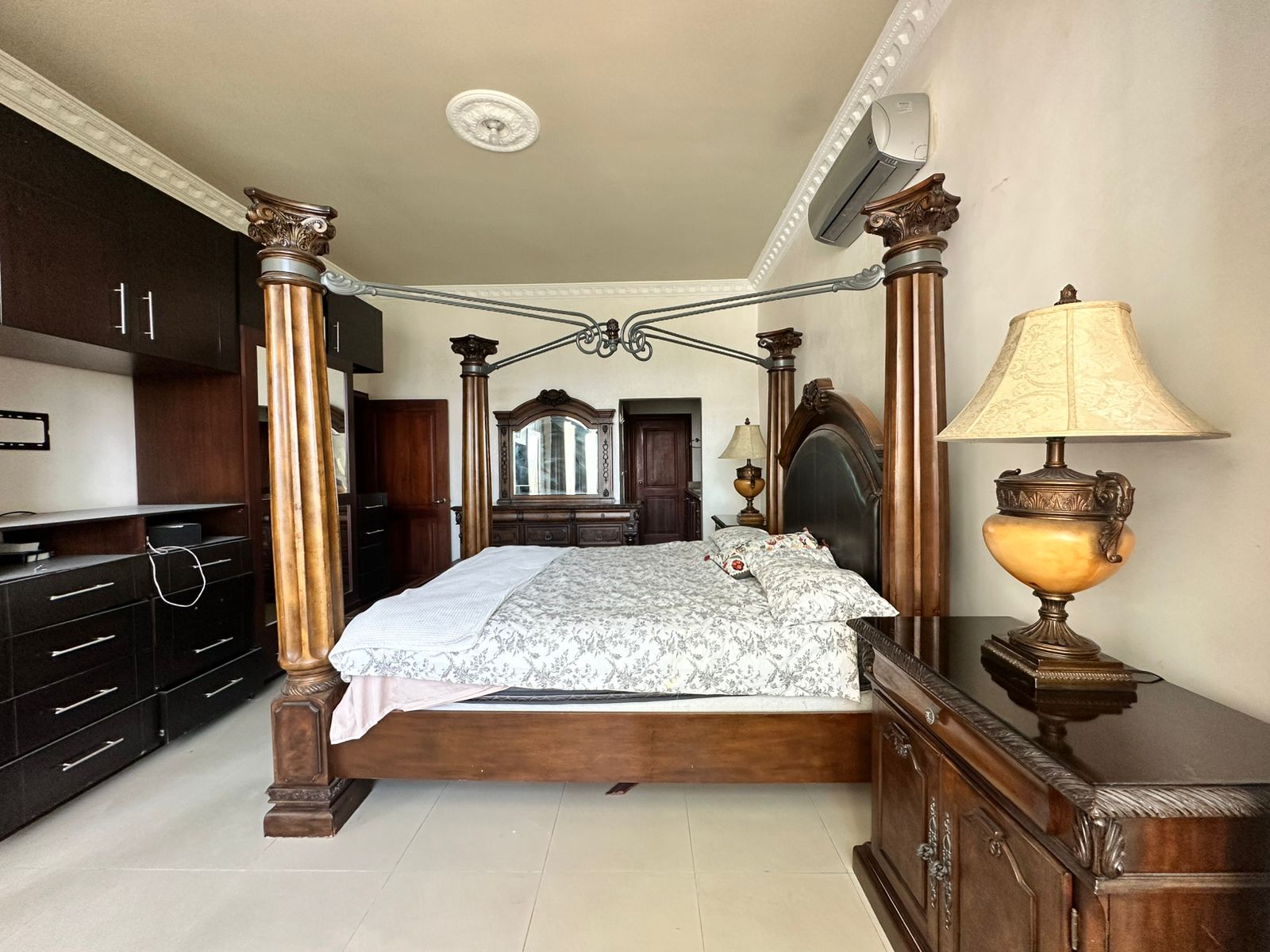 muebles y colchones - Juego de cama king size en caoba 5