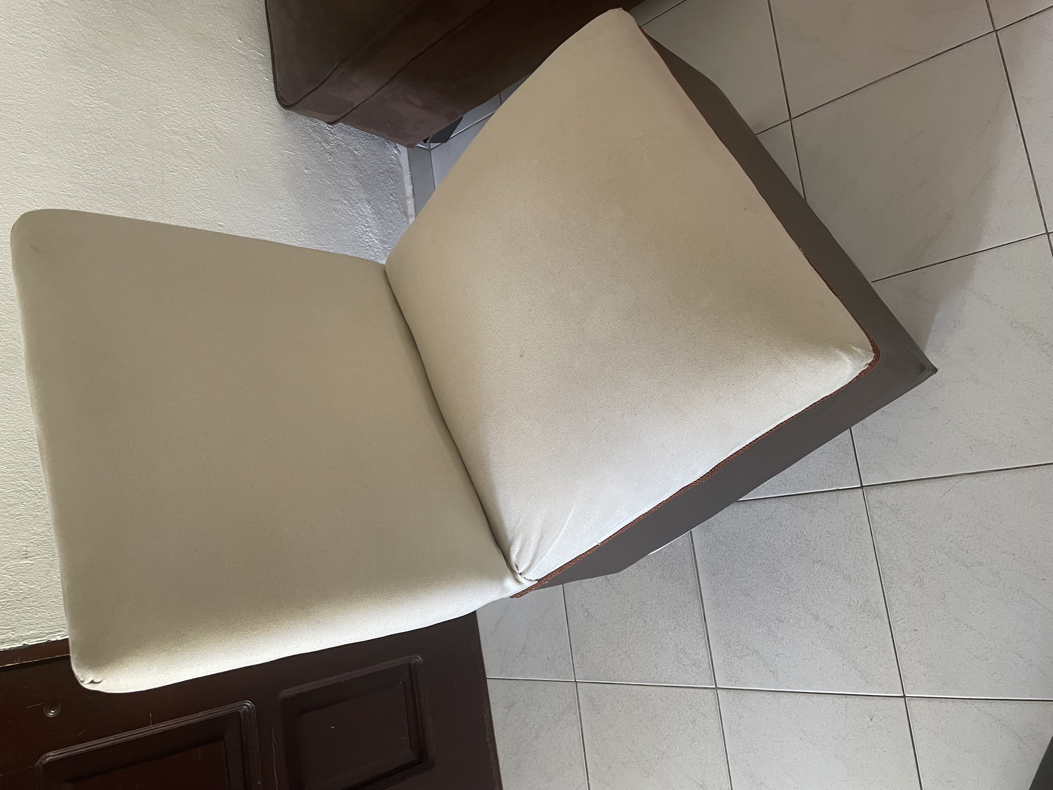 muebles y colchones - 2 butacas crema y marron. 7500 ambas 0