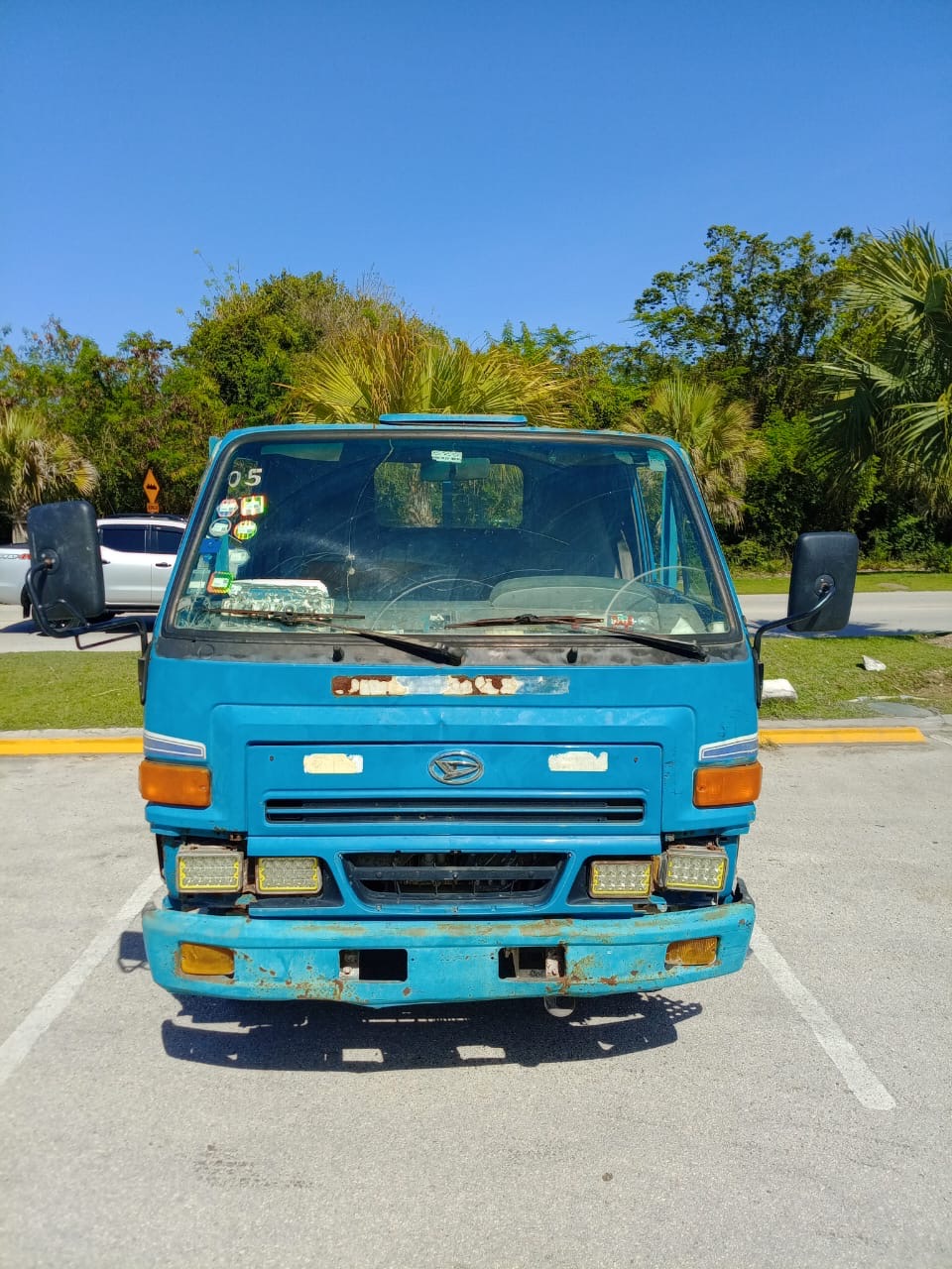 camiones y vehiculos pesados - Vendo Daihatsu Delta cama larga 1