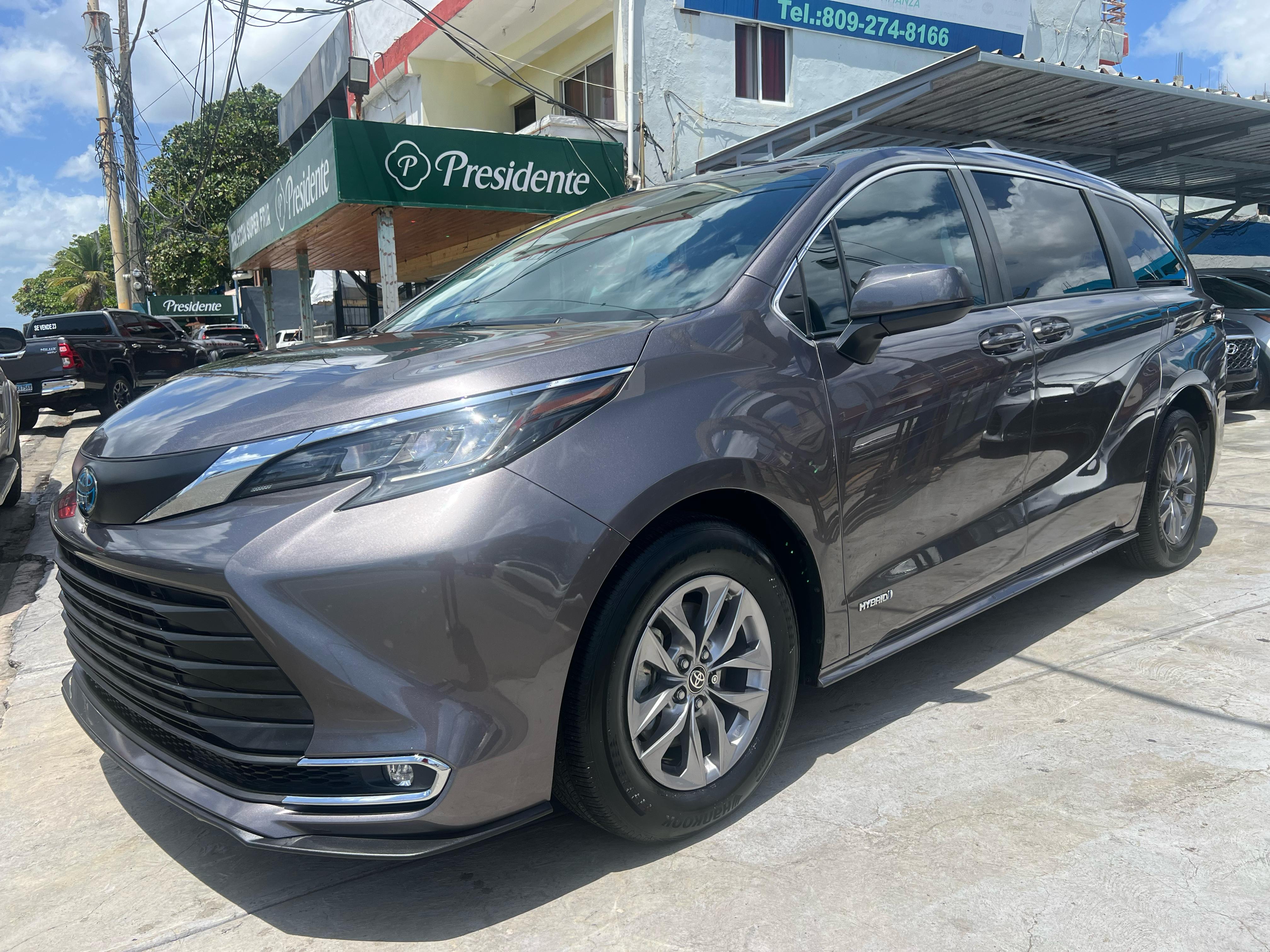 jeepetas y camionetas - Toyota Sienna LE 2021