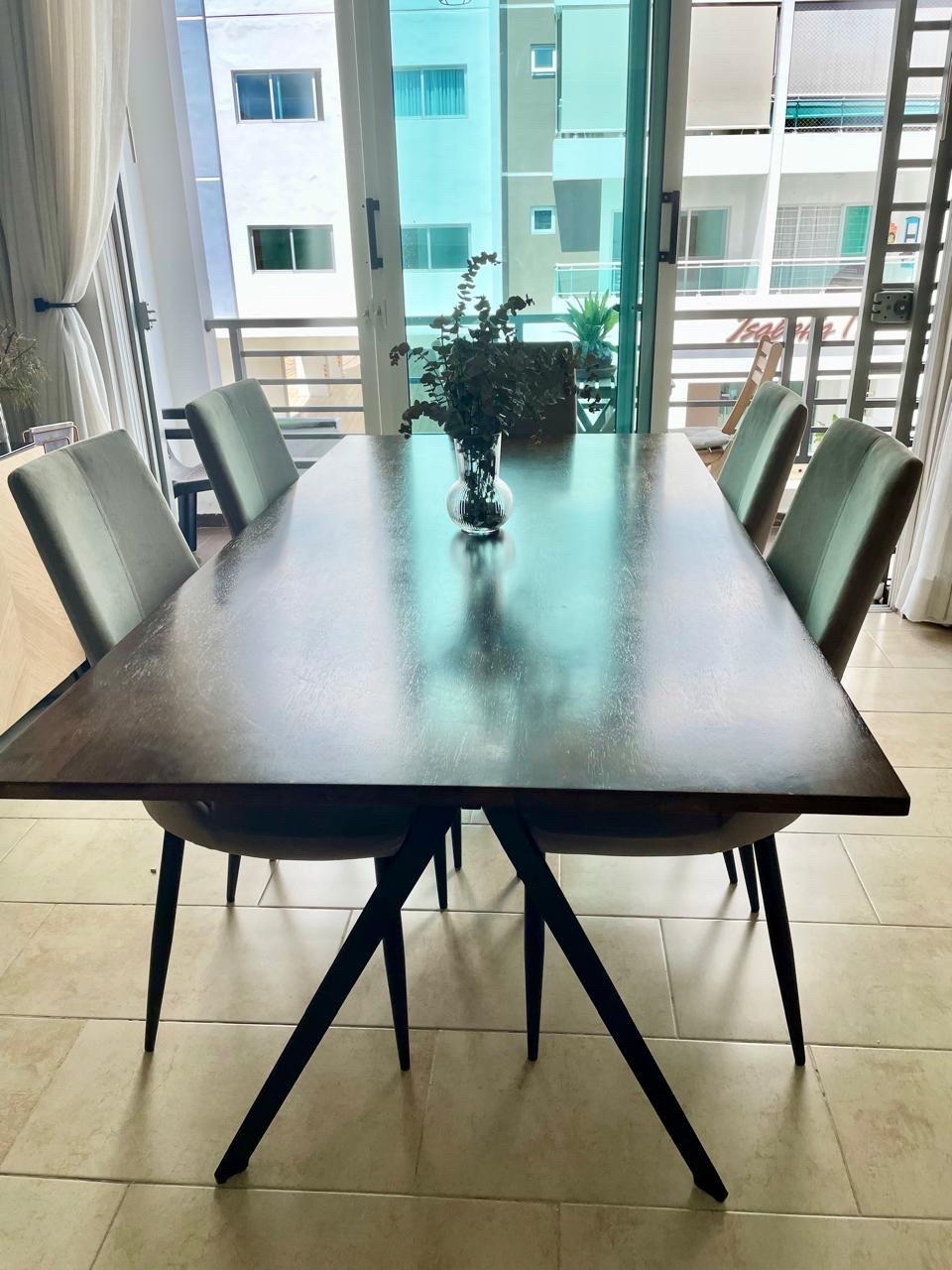 muebles y colchones - Mesa comedor de 6 plazas como nuevo incluye las 6 sillas. comprado en ilumel. 0