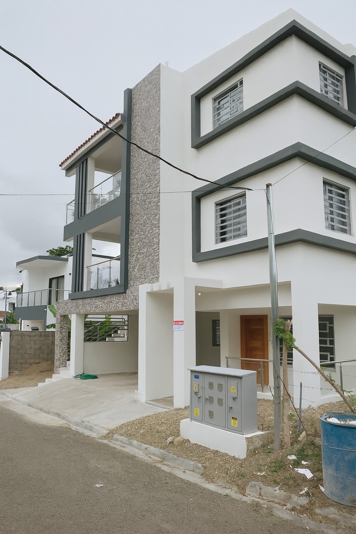 casas - Se renta casa nueva en Urbanización el Doral de Pto. Pta 5