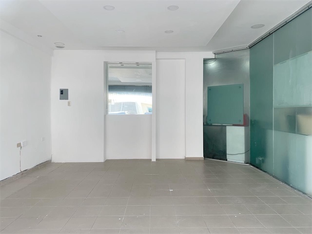 oficinas y locales comerciales - Local comercial en los prados  2