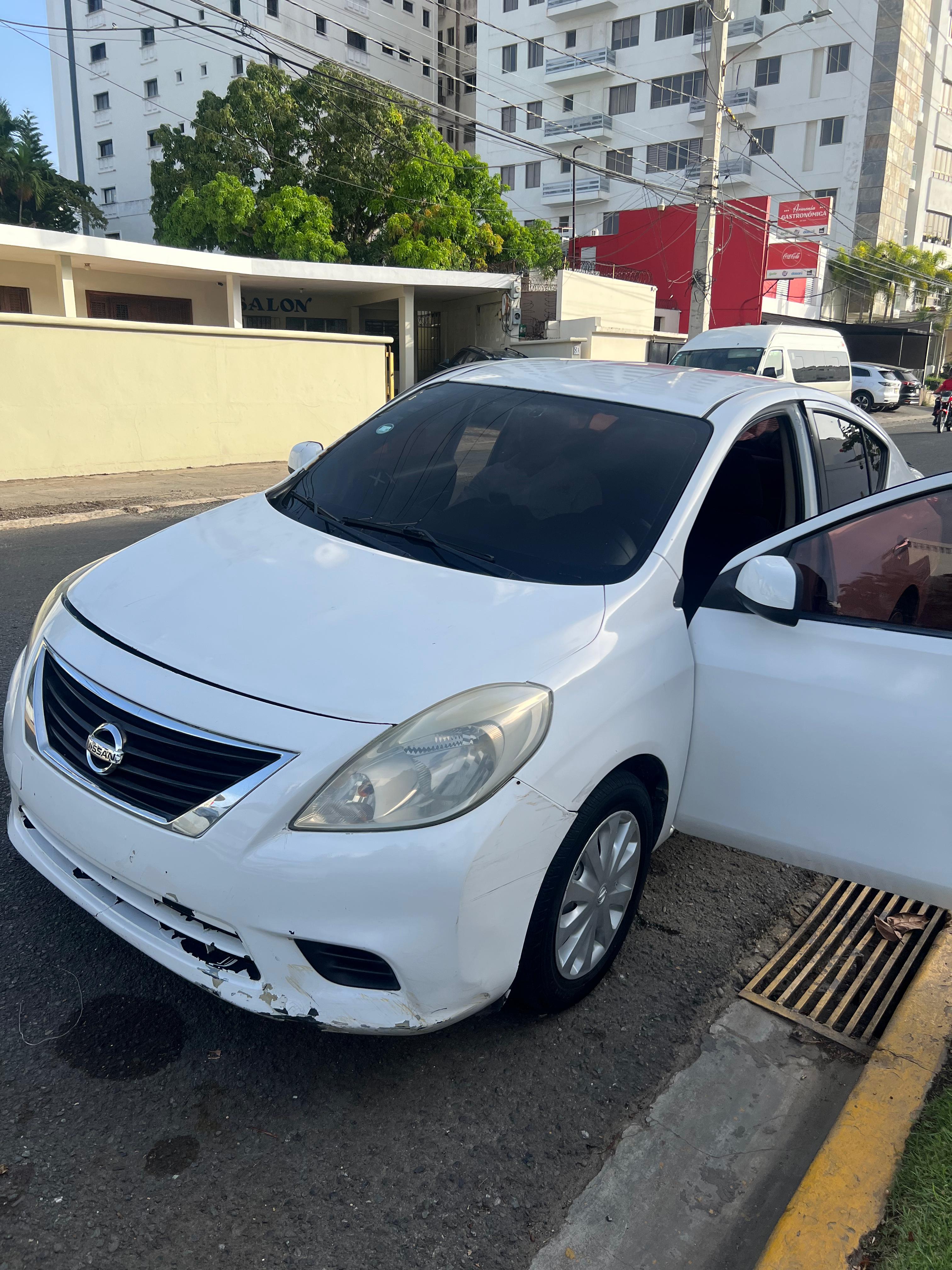 carros - Ninsan versa 6