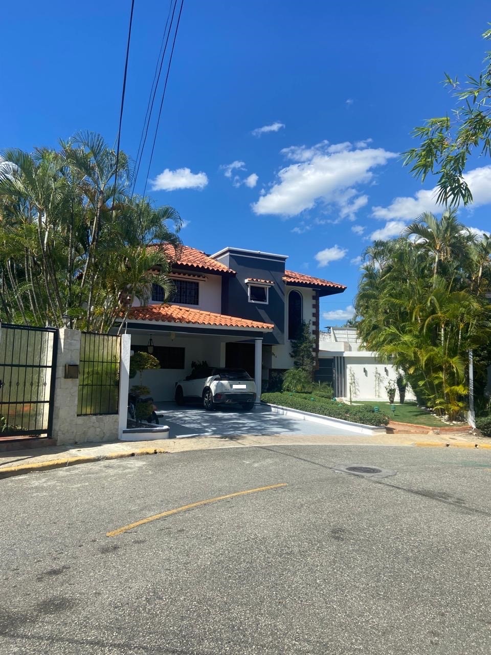 casas - venta de casa en cuesta hermosa III con piscina Distrito nacional Santo Domingo  8