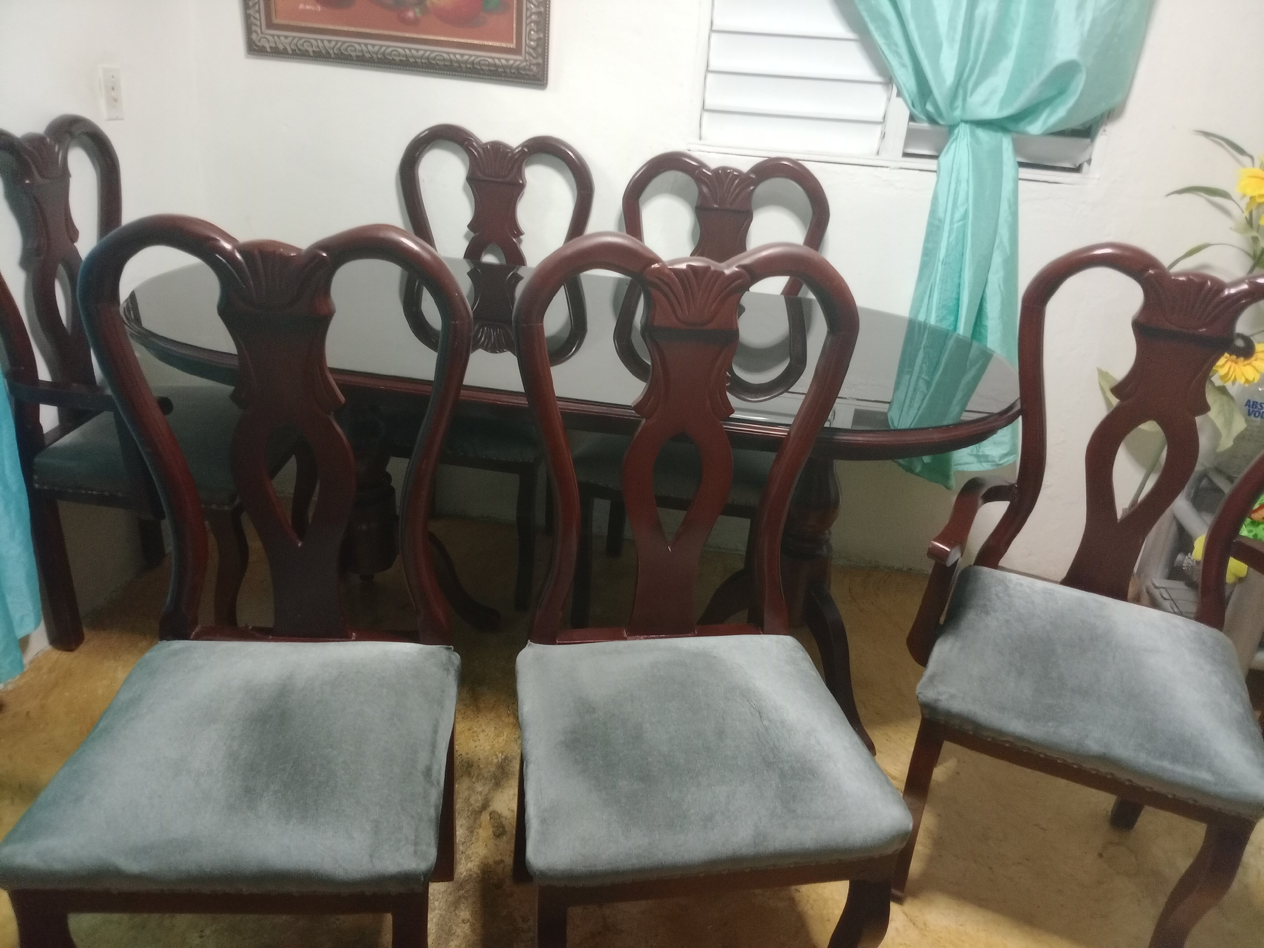 muebles y colchones - Vendo comedor de caoba usado en buen estado.Negociable 5