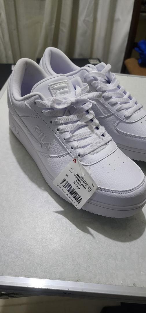 ropa para hombre - Tennis Fila y levis size 44 1
