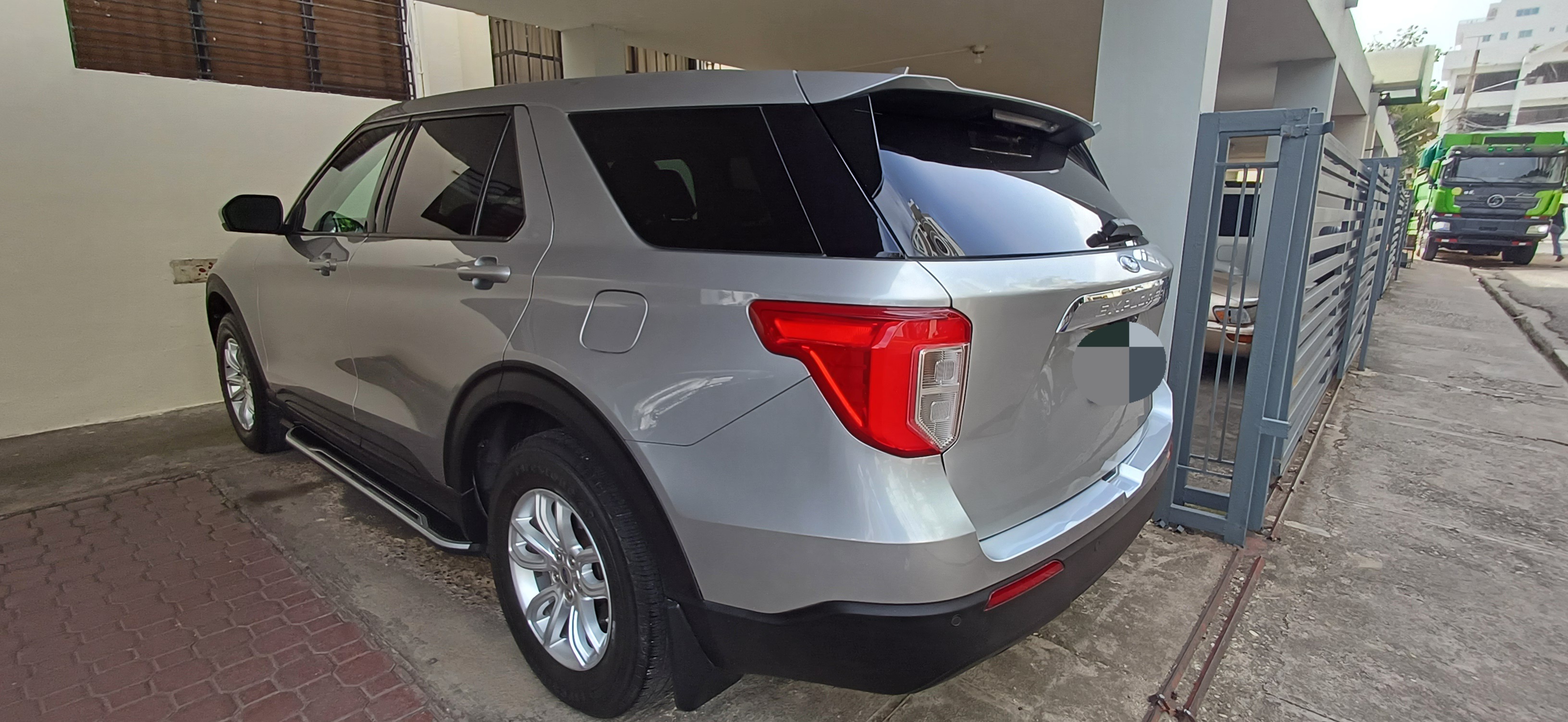 jeepetas y camionetas - SE VENDE COMO NUEVA, FORD EXPLORER 2020 POR MOTIVO DE VIAJE. 1