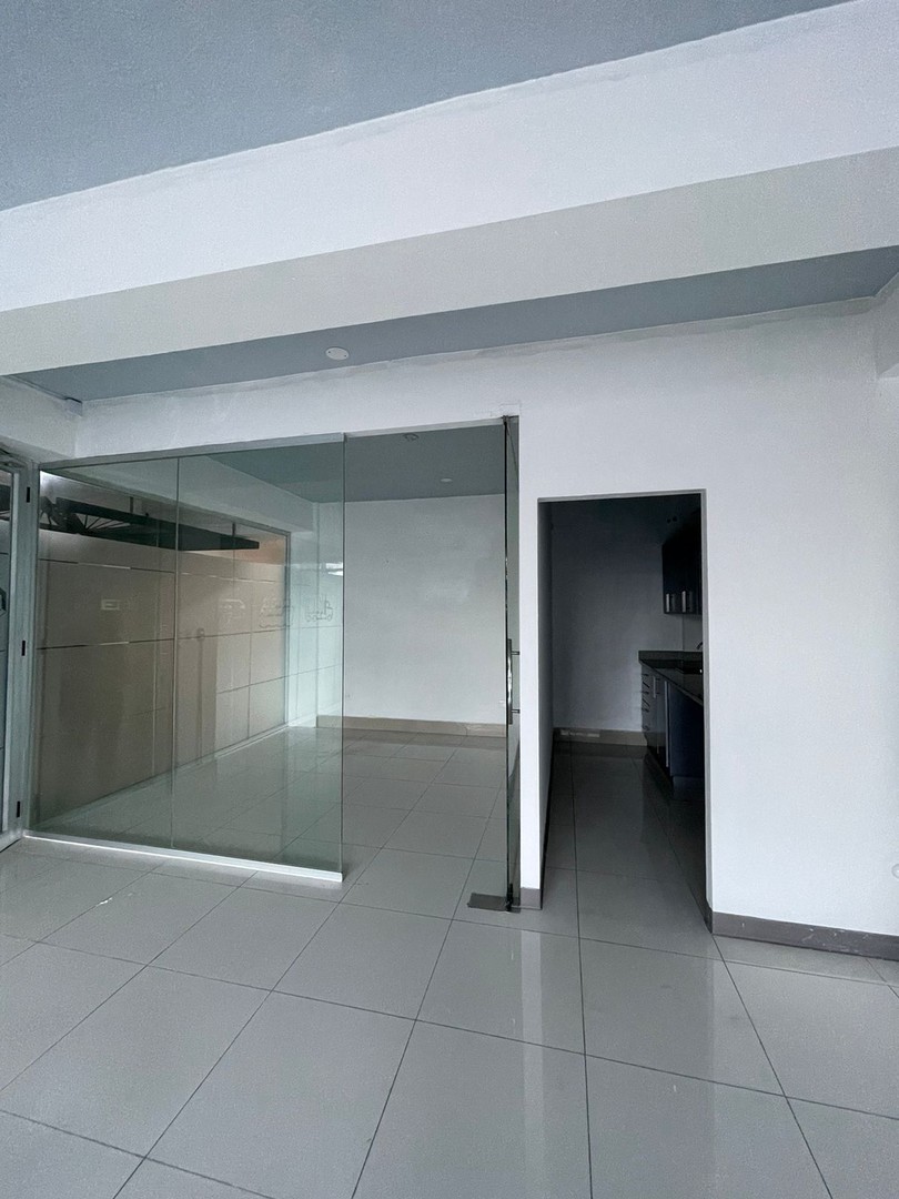 oficinas y locales comerciales - Alquilo Local En Los Prados Con Excelente Ubicación CÓDIGO: PD09

 4