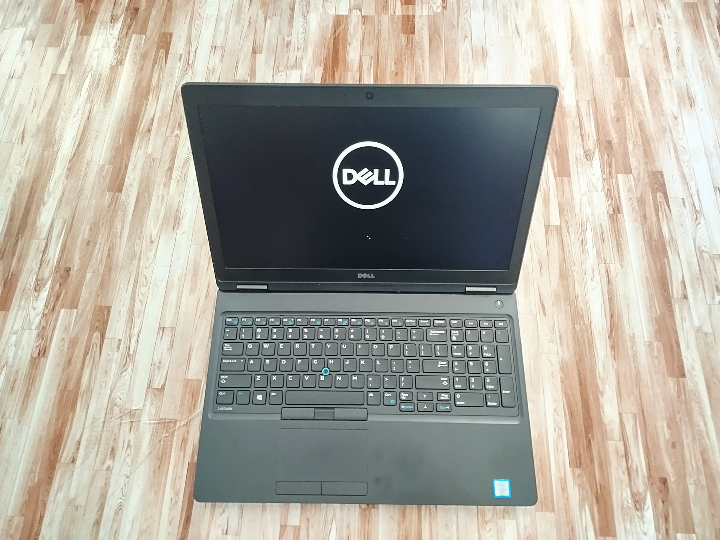 computadoras y laptops - DELL 15.6" i5 7ma 500GB TECLADO ILUMINADO.   0