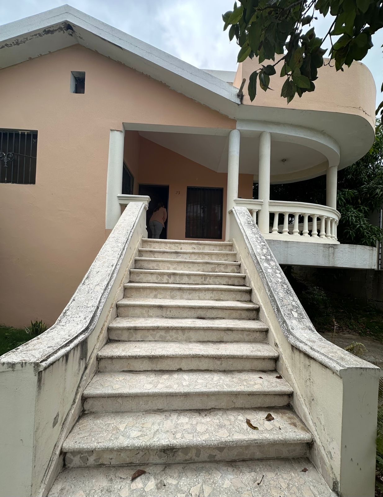 casas - vendo hermosa casa de dos niveles en reparto Peralta bella vista,de oportunidad  3