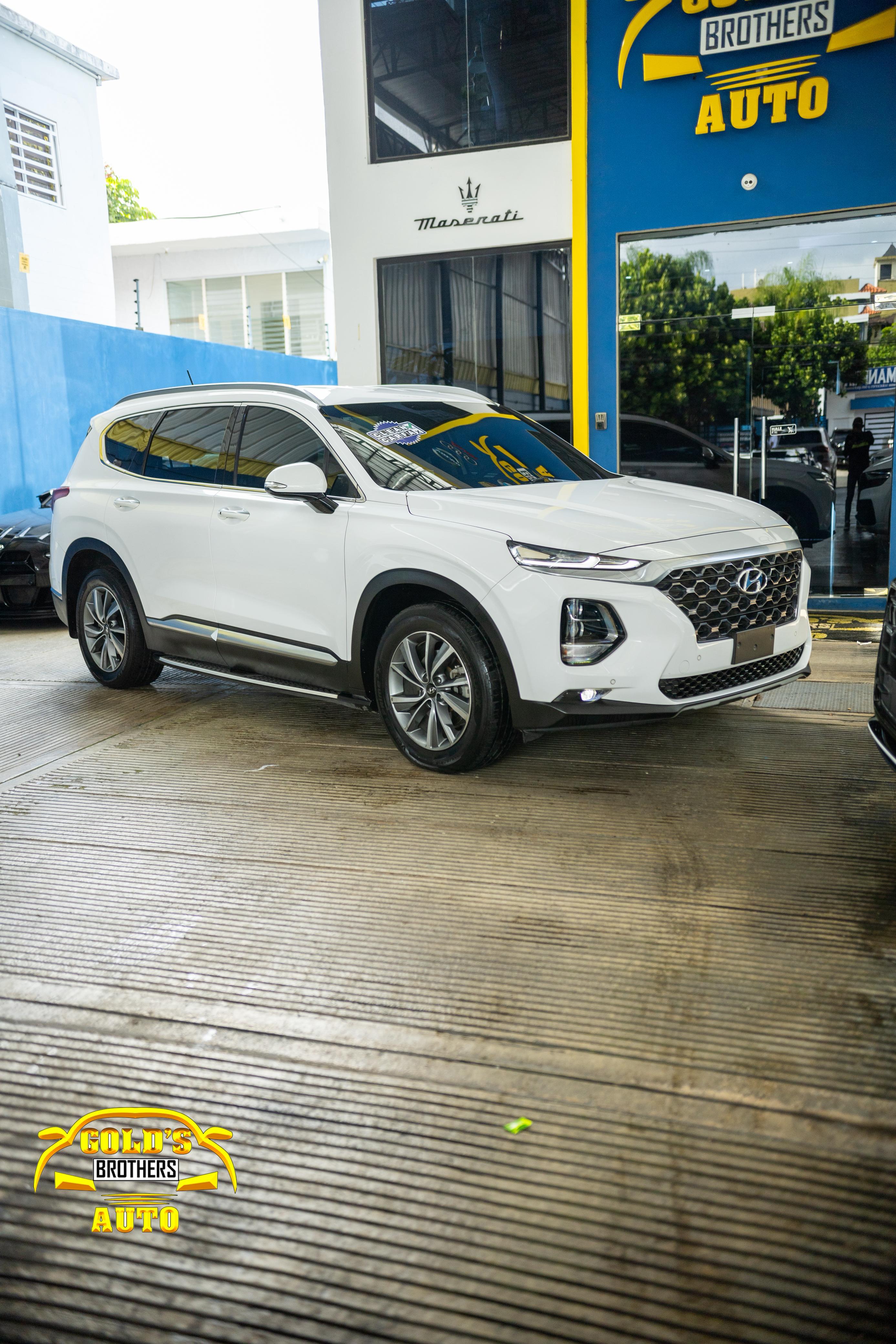 jeepetas y camionetas - Hyundai Santa Fe SE 2020 0