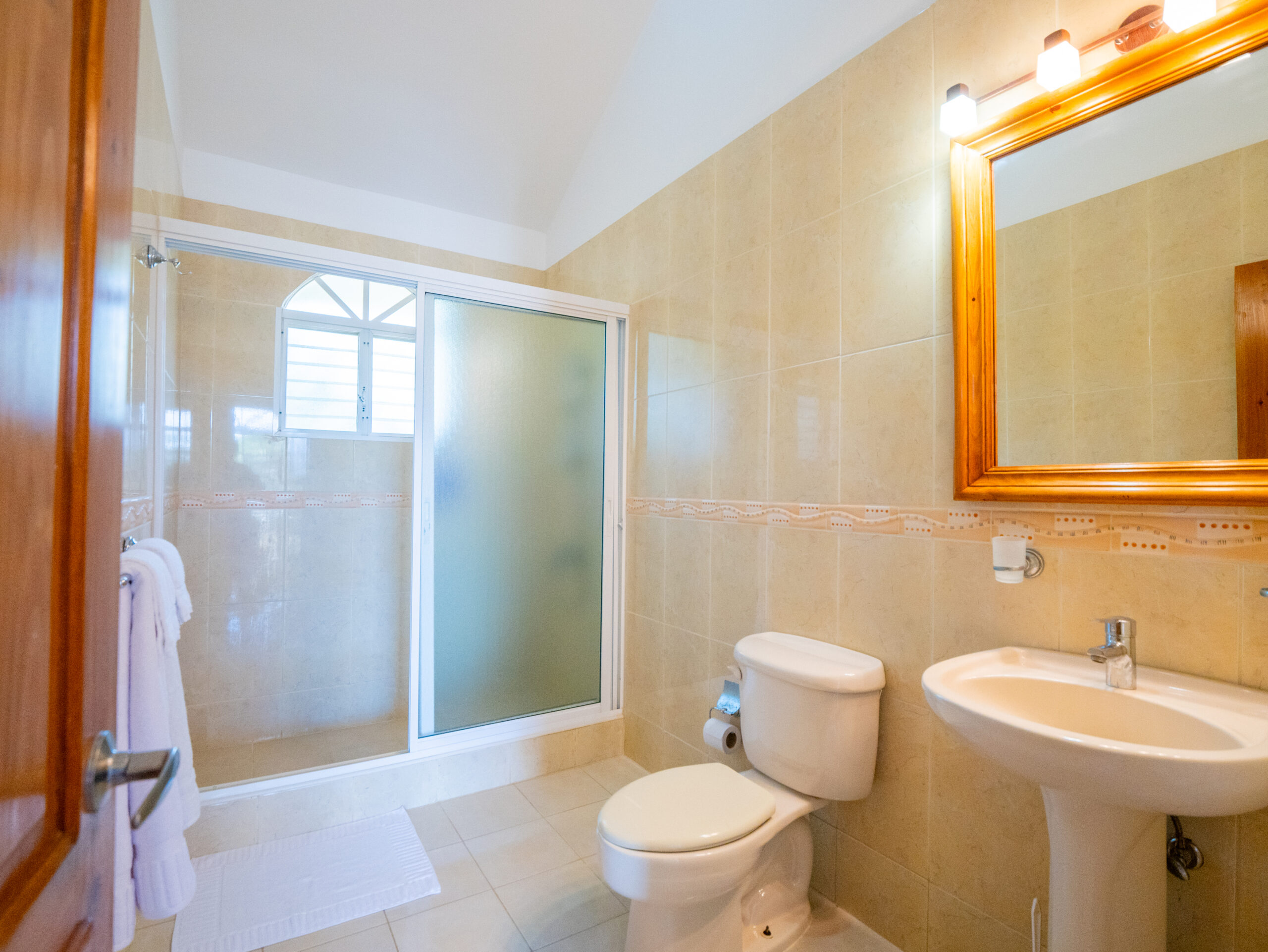 casas vacacionales y villas - 🏡 Villa Exclusiva de 3 Habitaciones y 2.5 Baños  3