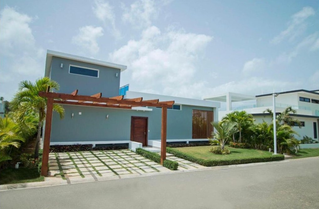 casas vacacionales y villas - Villa en venta, 2 niveles y piscina, amueblada, Sosúa 1