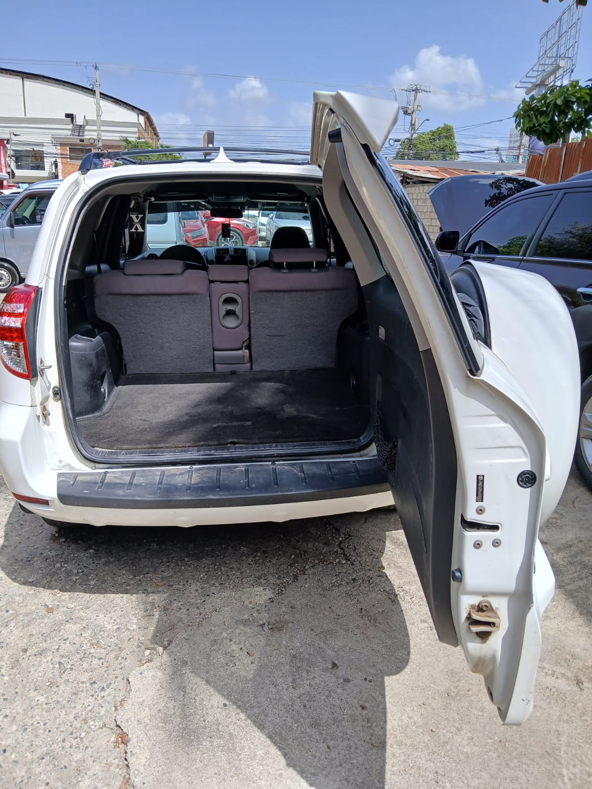 jeepetas y camionetas - Toyota Rav 4  Limited 4x4. 6