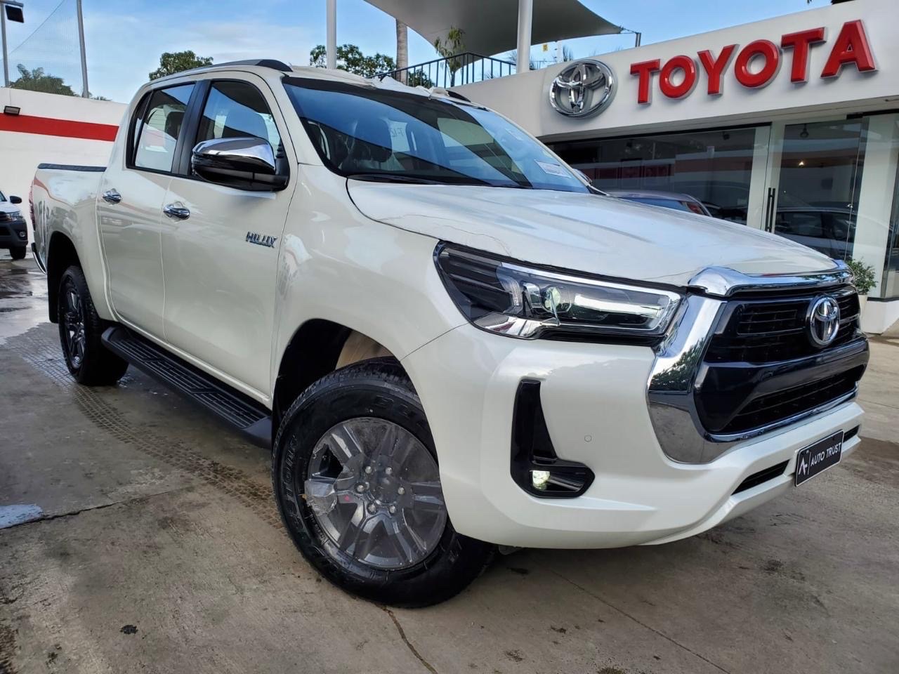 jeepetas y camionetas - Toyota Hailux 2025 negociable  0