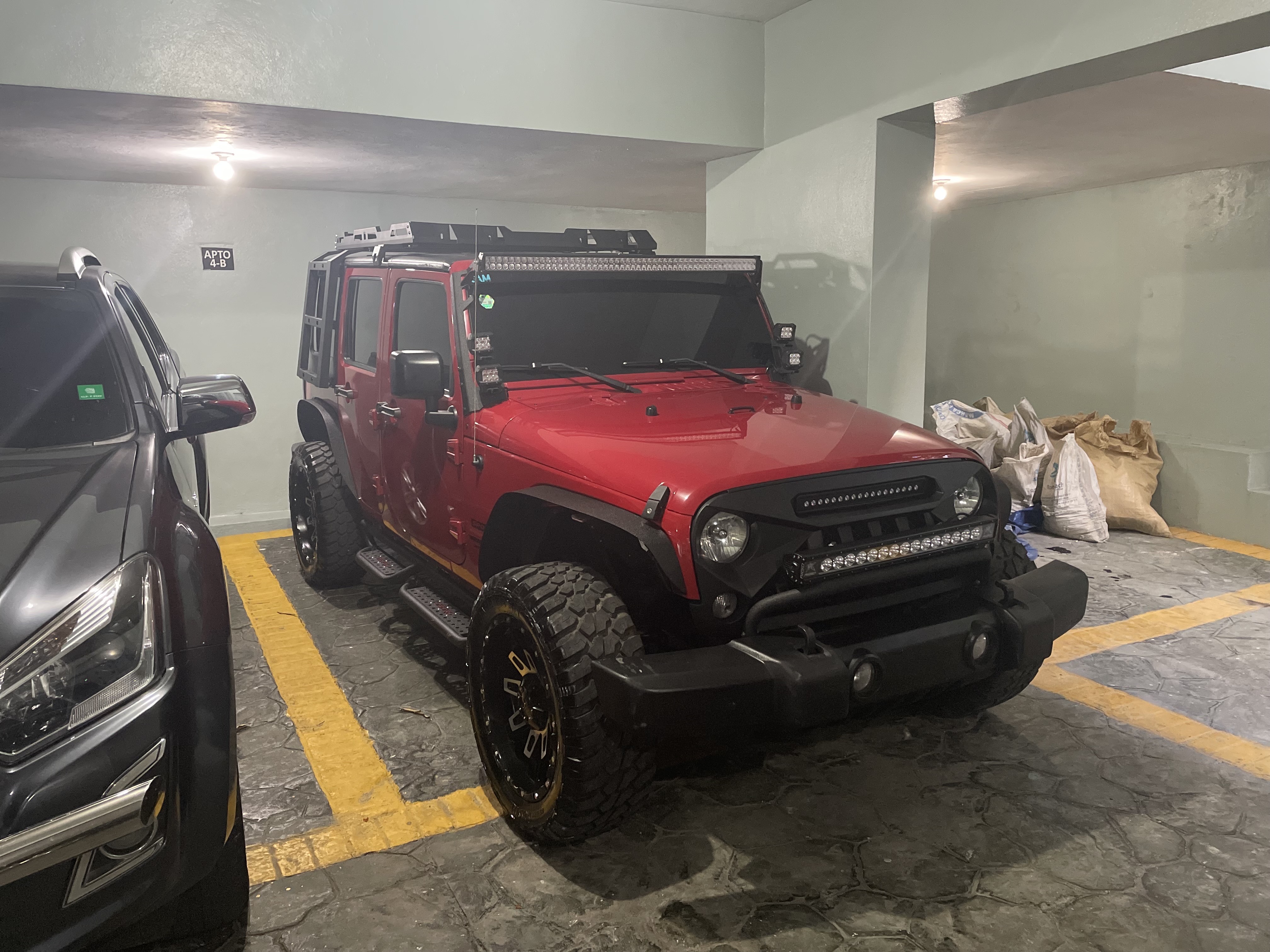 jeepetas y camionetas - se vende jeep wrangler 2014 como nuevo 